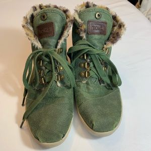 Toms One for One hi tops